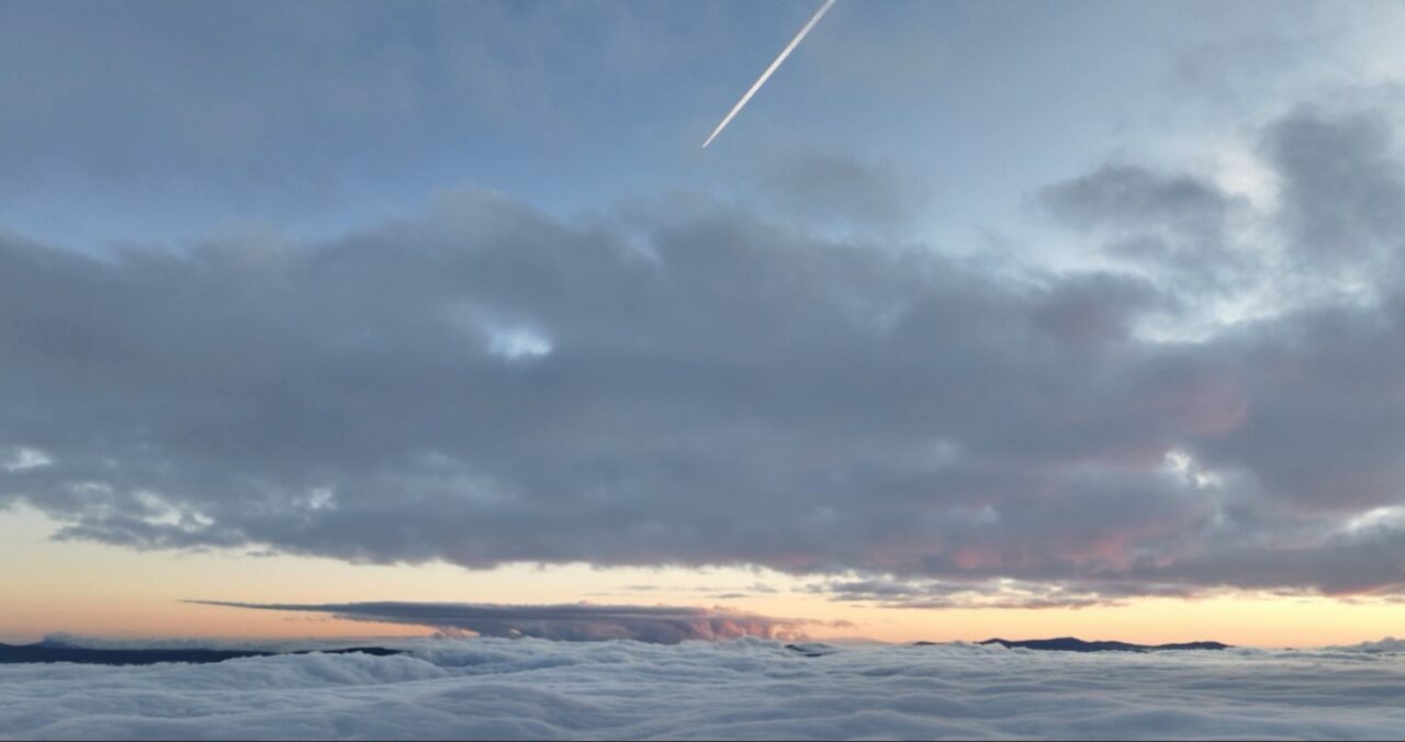 Sındırgı’daki Ulus Dağı’nda sis etkili oldu