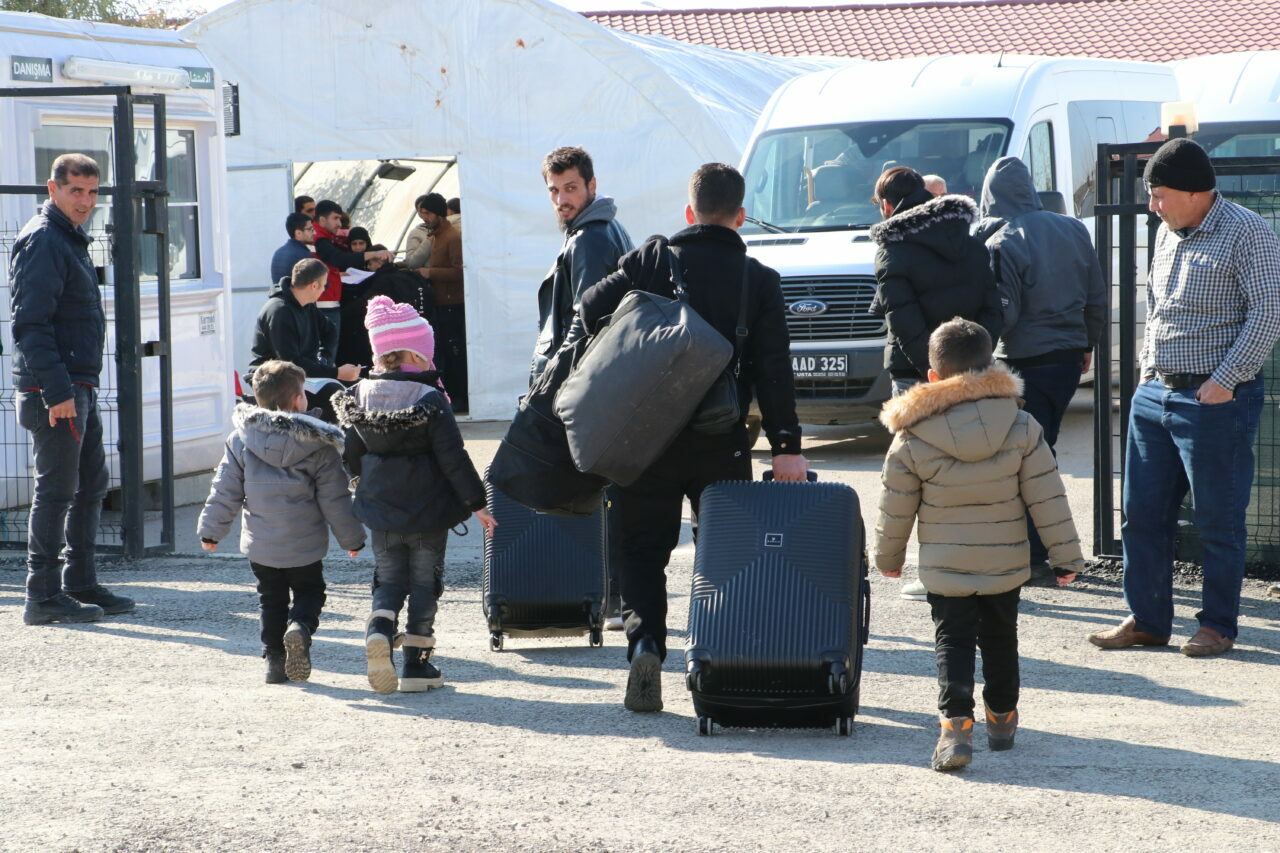 Suriyelilerin ülkelerine dönüşleri sürüyor Suriyelilerin ülkelerine dönüşleri sürüyor