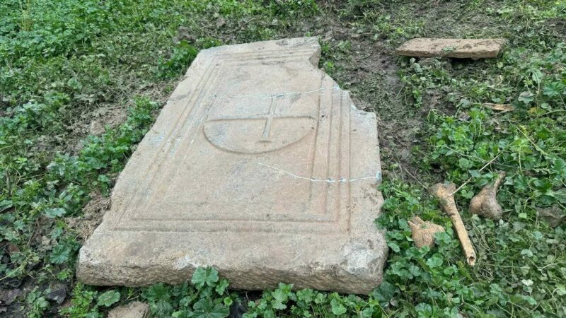 Bursa’da hayatının şokunu yaşadı! Kazdığı tarlasından insan kemiği çıktı Bursa’nın İznik ilçesine bağlı Hocaköy’de, tarlasını süren bir çiftçi pulluğuna