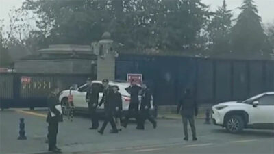 Teğmenler savunma yapmak için karargahta