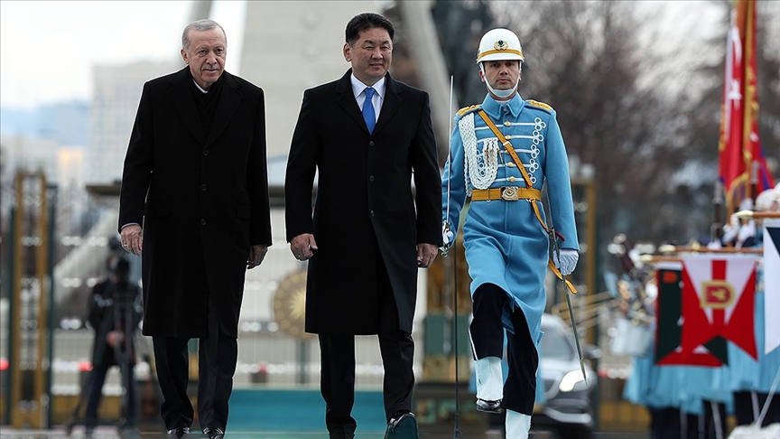 Moğolistan Cumhurbaşkanı Ukhnaa, Türkiye’de! Resmi törenle karşılandı