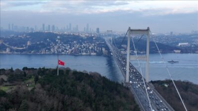 Bayraklar yarıya indirildi