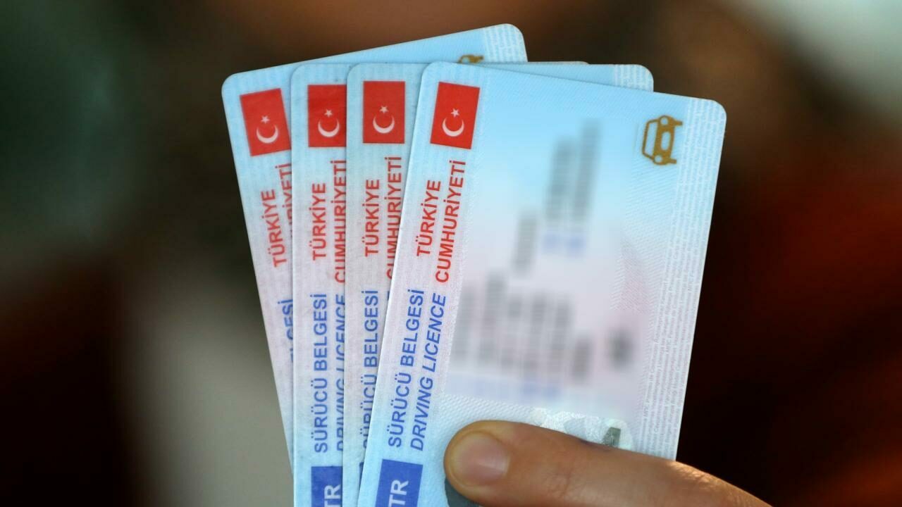 Trafikte yeni cezalar! Bunları yapanların ehliyetleri geri alınacak