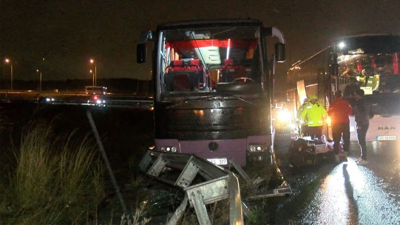 Umre’den gelen yolcular faciadan döndü! Şoför direksiyon başında kalp krizi geçirdi