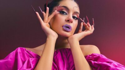 Ünlü şarkıcı doğa içinde ahşap bir evde yaşıyor! Evi görenler…