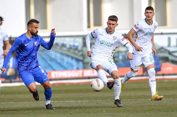 Bursaspor’da bir ayrılık daha! Bursaspor’da bir ayrılık daha!