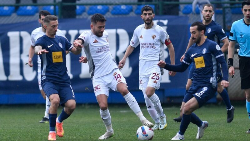 2.Lig’deki Bursa ekibi 8 gollü maçta ağır yara aldı! Bordo beyazlılar 2. Lig Beyaz Grup’un namağlup lideri Sarıyer karşısında