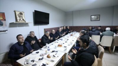 Bereket Sofrası Emir Sultan Camiinde kuruldu