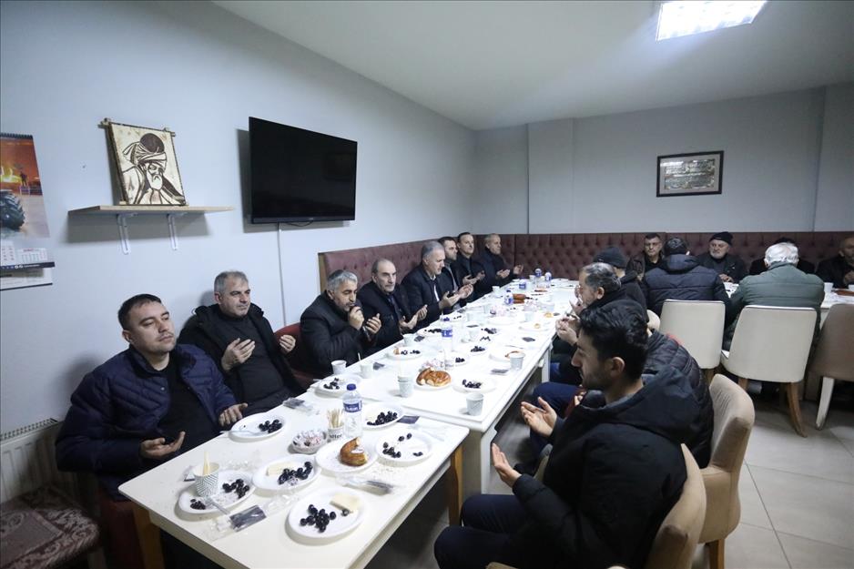 Bereket Sofrası Emir Sultan Camiinde kuruldu