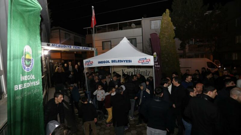 İnegöl Belediyesi Berat Kandilinde Mesudiye ve Kurşunlu Mahallelerinde yatsı namazı