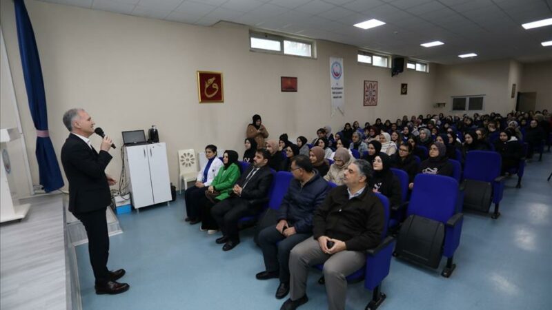 Genç Bakış programları kapsamında İnegöl Kız Anadolu İmam Hatip lisesi