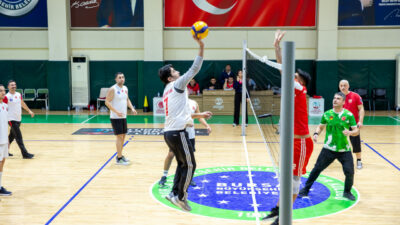 Bursa Büyükşehir İtfaiyesi’nin turnuvasında kardeşlik kazandı