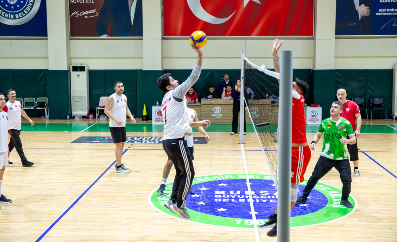 Bursa Büyükşehir İtfaiyesi’nin turnuvasında kardeşlik kazandı Bursa Büyükşehir İtfaiyesi’nin turnuvasında kardeşlik kazandı