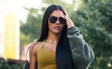 Tül gömleğinin düğmelerini açık bırakınca…