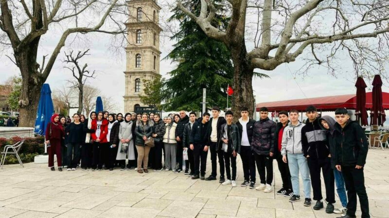 7 yılda 10 bin Gürsulu genç tarihle buluştu Gürsu Belediyesi Geçmişten Geleceğe Ecdadın İzinde programı kapsamında gençleri tarihin