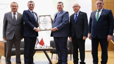 Beyçelik Holding CEO’su Baran Çelik Mudanya Üniversitesi’nde öğrencilerle buluştu