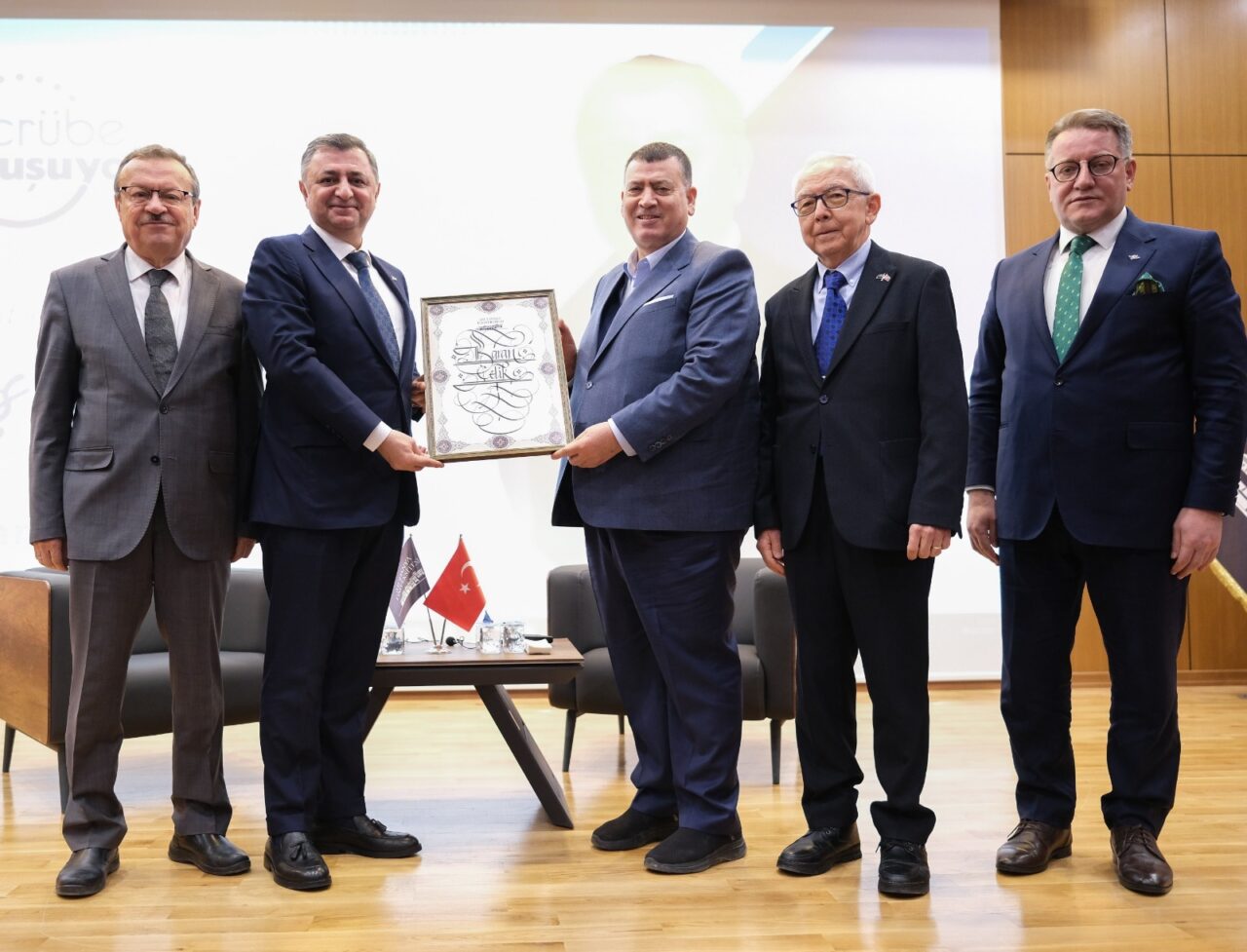 Beyçelik Holding CEO’su Baran Çelik Mudanya Üniversitesi’nde öğrencilerle buluştu Beyçelik Holding CEO’su Baran Çelik Mudanya Üniversitesi’nde öğrencilerle buluştu