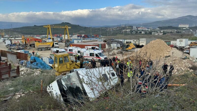 Bursa’daki işçi servisinin şarampole yuvarlanmasıyla ilgili Büyükşehir’den açıklama Bursa Büyükşehir Belediyesi, Gemlik'te işçi taşıyan minibüsün şarampole yuvarlanmasıyla ilgili