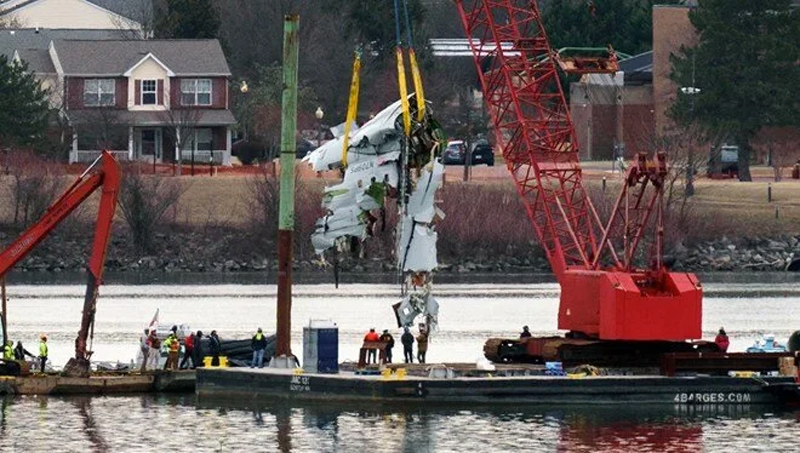 Uçak kazasında ölen 67 kişinin cansız bedeni sudan çıkarıldı