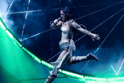 Dünyaca ünlü yıldız şarkıcı uzaya gidiyor