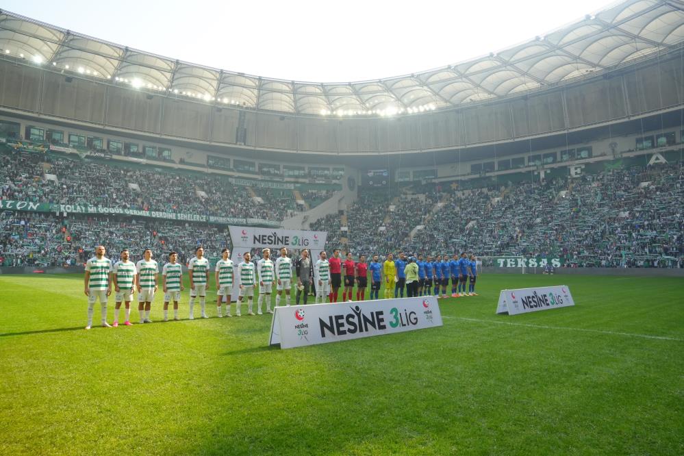 Bursaspor, Fenerbahçe ve Beşiktaş’ı solladı! 18 maçta 414 bin’le rekora koşuyor…