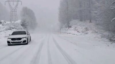 Bursa’da bu yola zincir şartı! Kar kapattı…