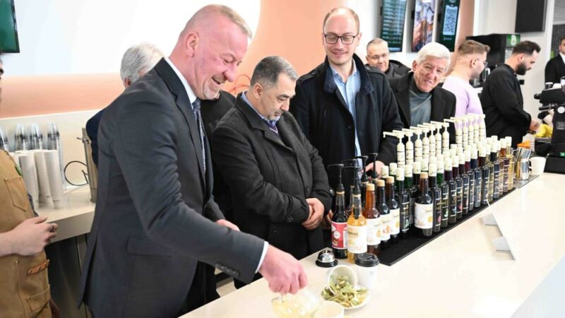 Bursa’nın bu ilçesine yeni Kent Kafe Karacabey Belediyesi Kent Kafe, Atatürk Kültür Parkı içindeki Ergün Koç