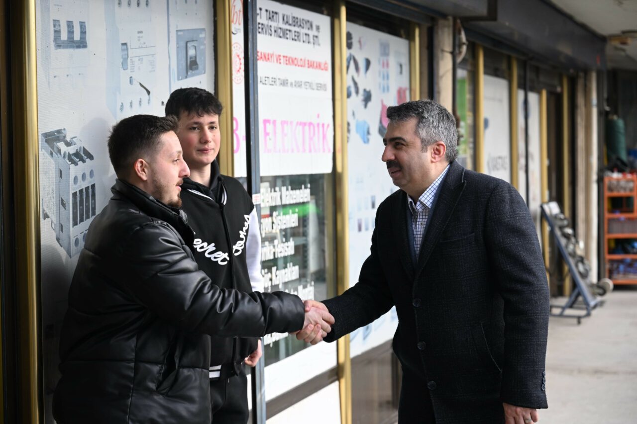 Bursa’da Otosansit’in sorunlarına yerinde çözüm! Başkan Yılmaz esnafla bir araya geldi