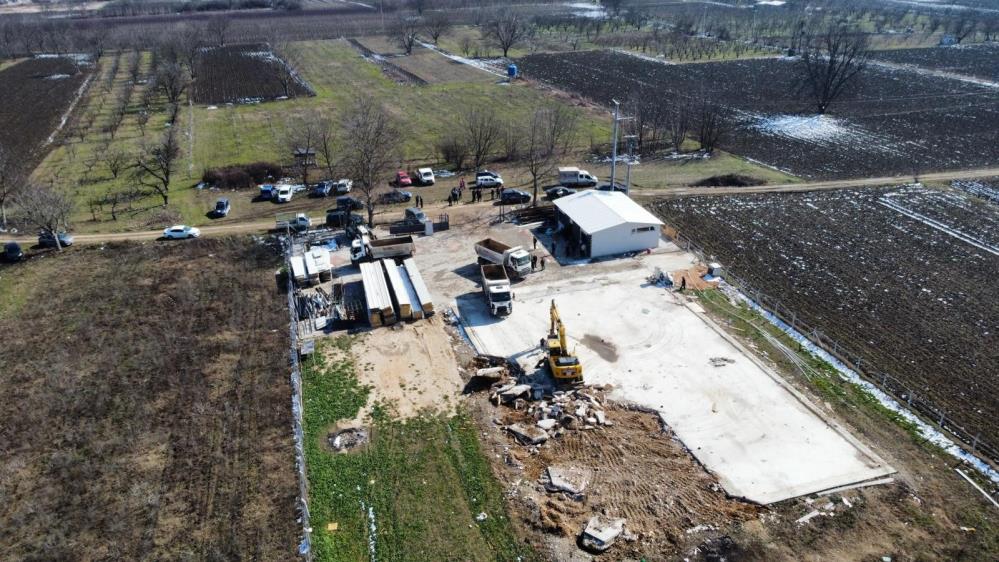 Bursa’daki kaçak yapıya yıkım!