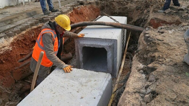 Bursa’da sağlıklı altyapı için Büyükşehir’den yoğun mesai! Bursa Büyükşehir Belediyesi, İnegöl’de yürütülen kapsamlı yenileme çalışmalarının yanı sıra