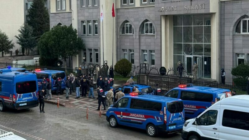 Bursa merkezli 11 ilde büyük operasyon:8 tutuklu Bursa merkezli 11 ilde düzenlenen enerji ve nakil kablosu hırsızlığı