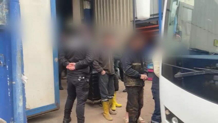 Bursa’da 47 kaçağa iş ve kalacak yer temin eden 4 şüpheliye gözaltı