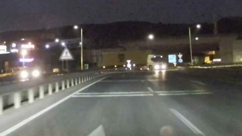 Bursa’da akıl almaz görüntüler! Faciaya davetiye çıkardı Bursa’da akıl almaz görüntüler! Faciaya davetiye çıkardı