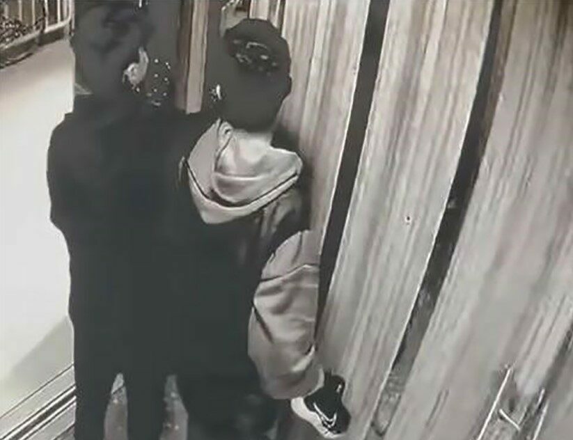 Bursa’da ayakkabı hırsızları kamerada