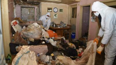 Bursa’da bir çöp ev vakası daha! Tam tamına 1,5 ton çöp çıkarıldı