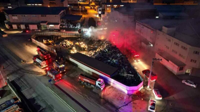 Bursa’nın İnegöl ilçesinde çöp toplama merkezinde çıkan yangın, yaklaşık 1