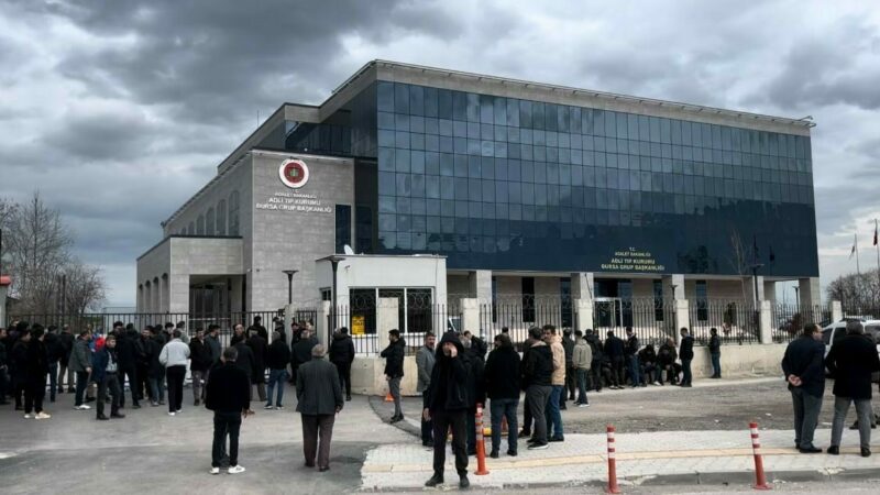 Bursa’da dehşet! 650 lira için en yakın arkadaşını vurup uçurumdan aşağı attı Bursa’da 650 lira borçlu olduğu arkadaşını alacak verecek nedeniyle arabada