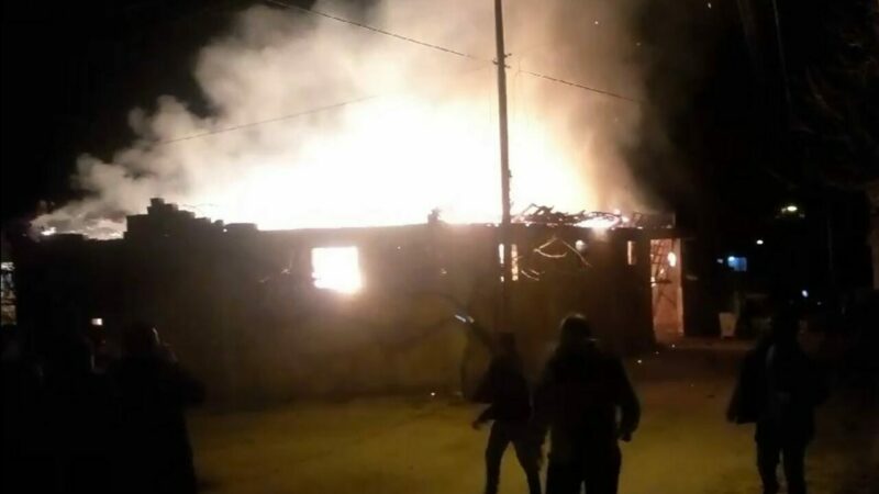 Bursa’da korkutan yangın! Bursa’da depo olarak kullanılan tek katlı binada çıkan yangın, itfaiyenin
