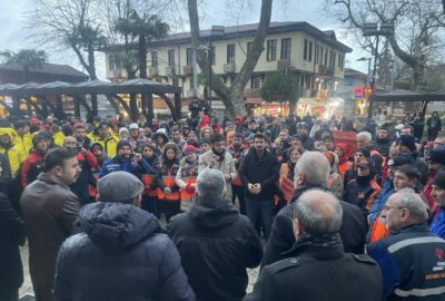 Bursa’da depremde hayatını kaybedenler “sessiz yürüyüş”le anıldı