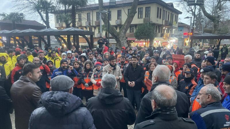 Bursa'da, Kahramanmaraş merkezli depremlerin ikinci yılında hayatını kaybedenler için "sessiz