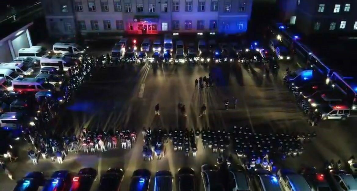 Bursa’da dev operasyon! 1000 personel katıldı, 36 tutuklama Bursa’da dev operasyon! 1000 personel katıldı, 36 tutuklama