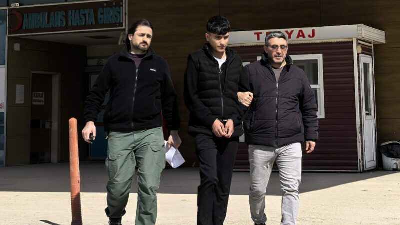 Bursa’nın İnegöl ilçesinde ‘dur’ ihtarına uymayıp, otomobiliyle Jandarma Astsubay R.K.’ya
