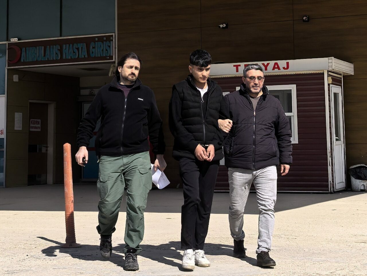 Bursa’da ‘dur’ ihtarına uymayıp jandarmaya çarptı