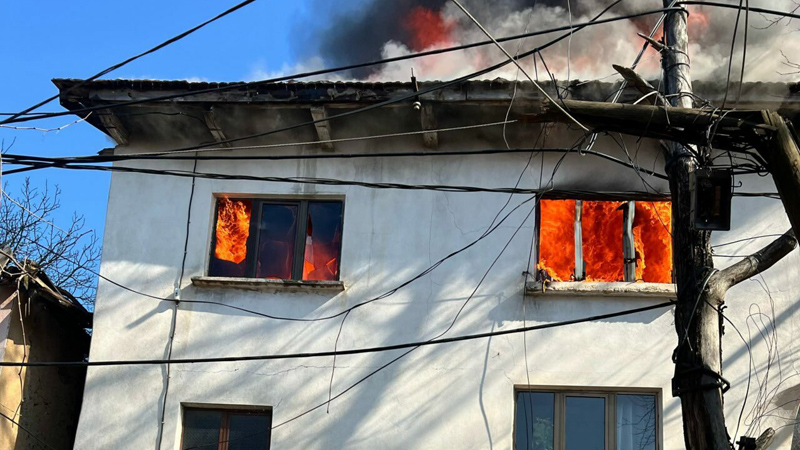 Bursa’da ev yangını! Küle döndü Bursa’da ev yangını! Küle döndü