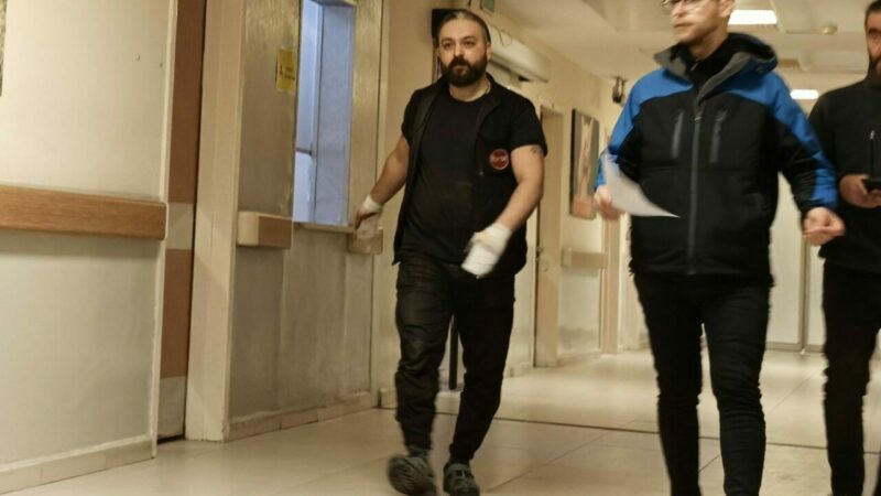 Bursa’nın İnegöl ilçesinde faaliyet gösteren bir tekstil fabrikasında ellerini makineye