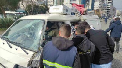 Bursa’da feci kaza! Minibüste can pazarı