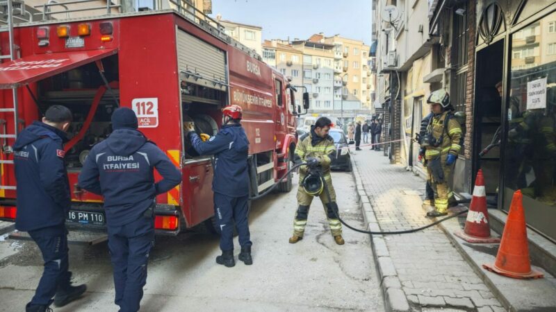 Bursa'nın İnegöl ilçesinde bir fırında çıkan yangın, itfaiye ekiplerinin müdahalesiyle