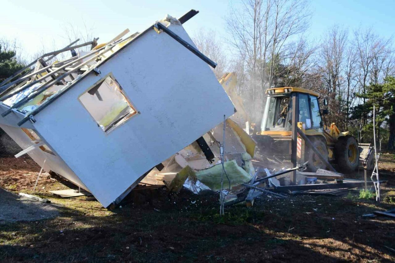 Bursa’da kaçak yapılara darbe