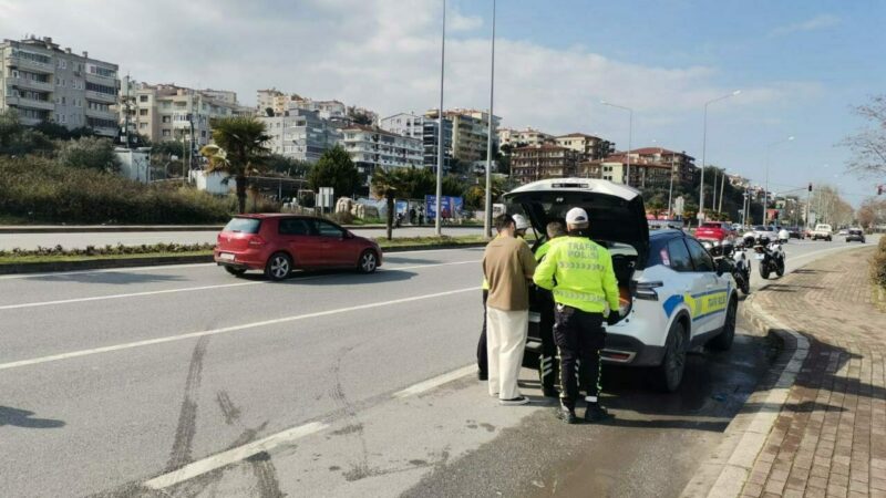 Bursa'nın Mudanya ilçesinde yapılan trafik denetiminde 17 sürücüye toplam 100