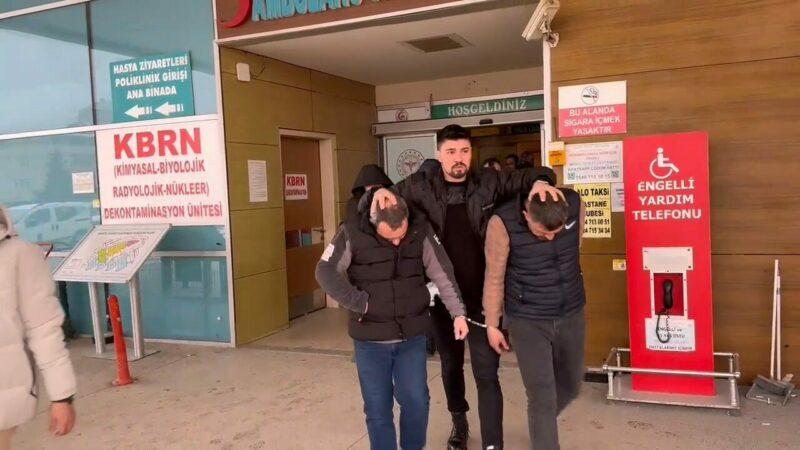 Bursa'nın İnegöl ilçesindeki uyuşturucu operasyonunda yakalanan 5 şüpheliden 3'ü tutuklandı.